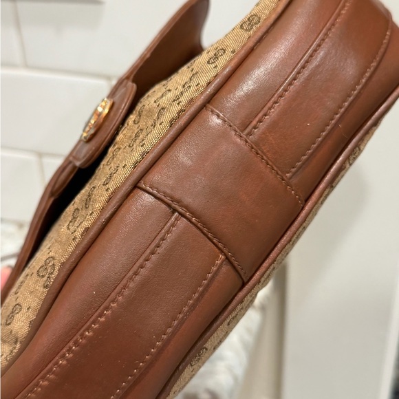 Gucci Tan Monogram Shoulder Bag - Picture 2 of 13